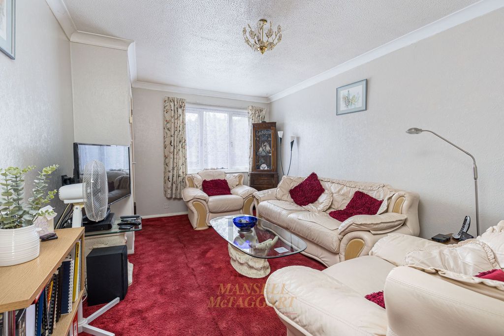 Property photo 3 of 18