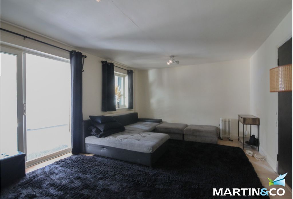 Property photo 2 of 9 1
