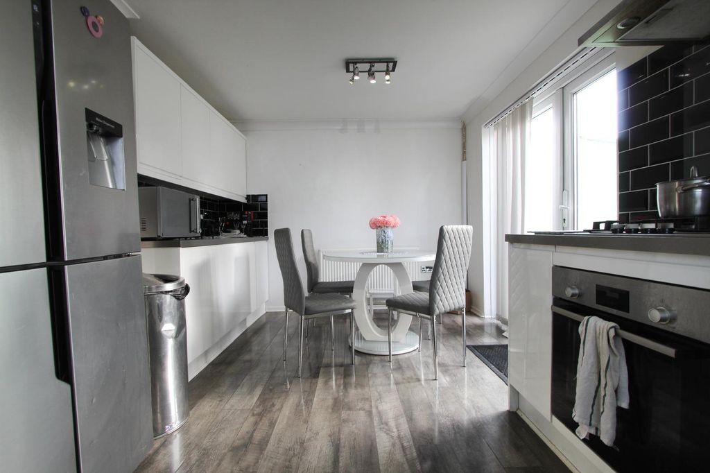 Property photo 3 of 14 Kitchen