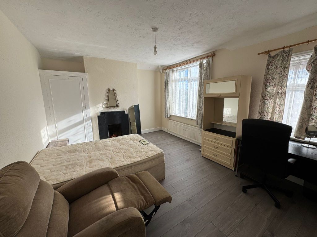 Property photo 3 of 4 Bedroom Fff