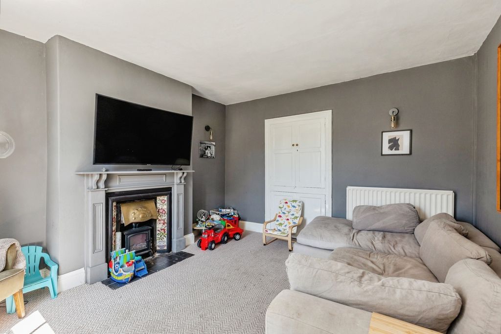 Property photo 2 of 17 Photo