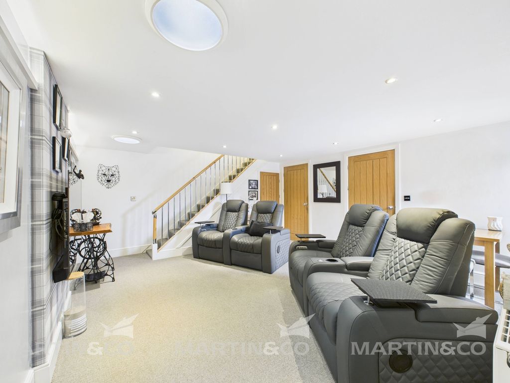 Property photo 3 of 20 Cam02406G0-Pr0495-Still005