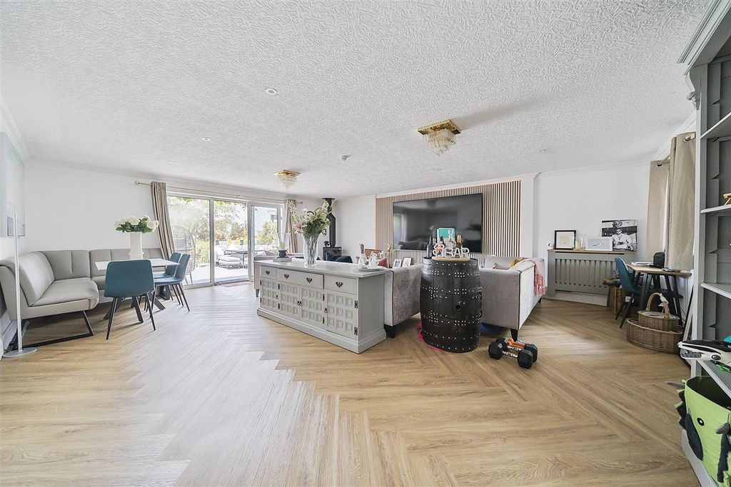 Property photo 3 of 28 014-20-681Caedec03Da-1288791-Arw-20_Processed.Jpg