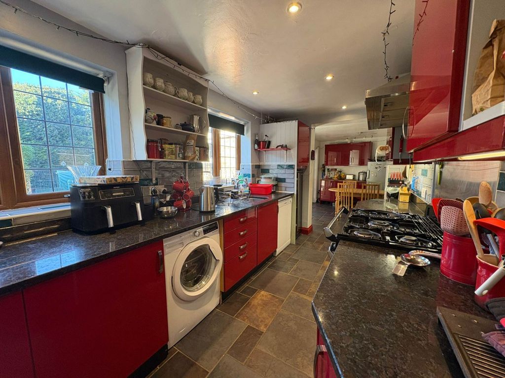 Property photo 2 of 33