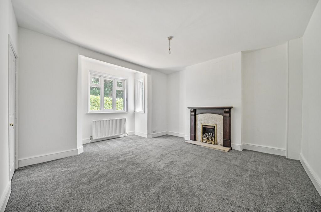 Property photo 2 of 11 1318252-2-686d1B1...