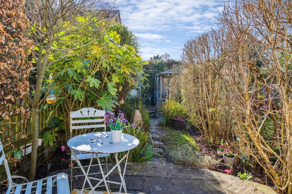 Property photo 2 of 31