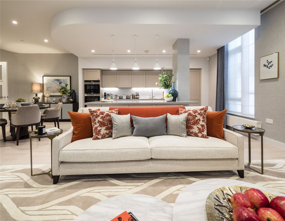 Property photo 2 of 16 Show Flat Lounge