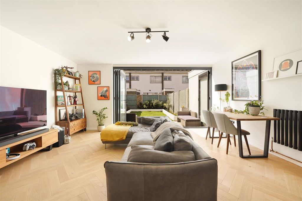 Property photo 3 of 24 57 Kidbrooke Park Close - Wghd6Lmg9Iq9T6Psgs9U.Jpg