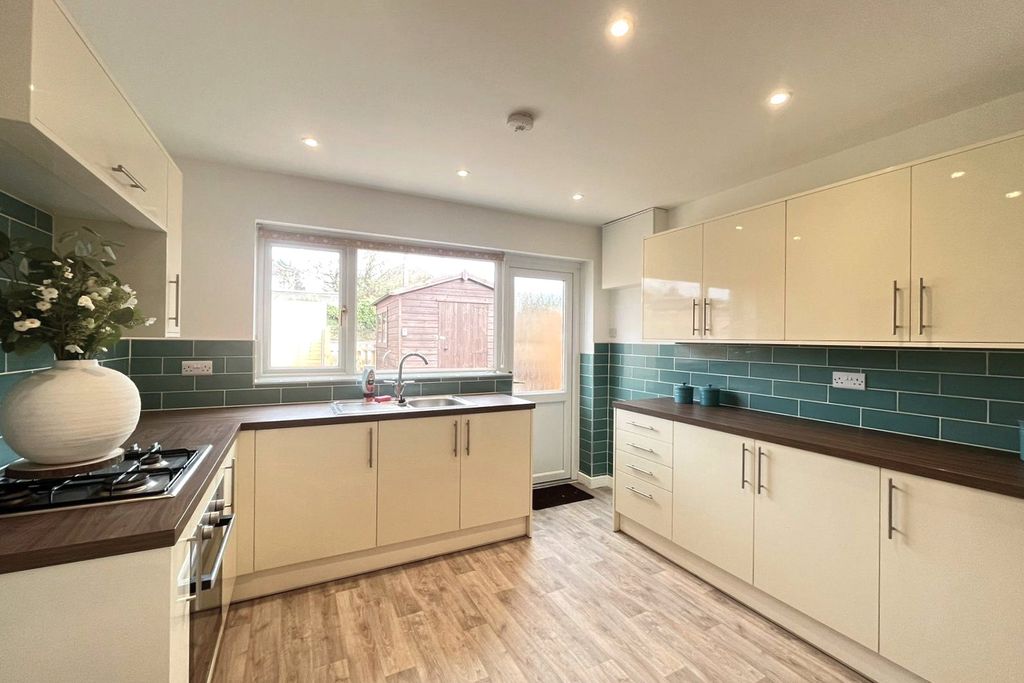 Property photo 2 of 14 Picture No. 10