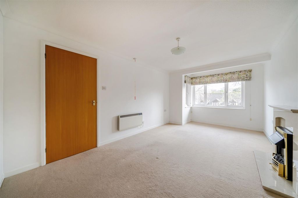 Property photo 2 of 16 Sitting Room