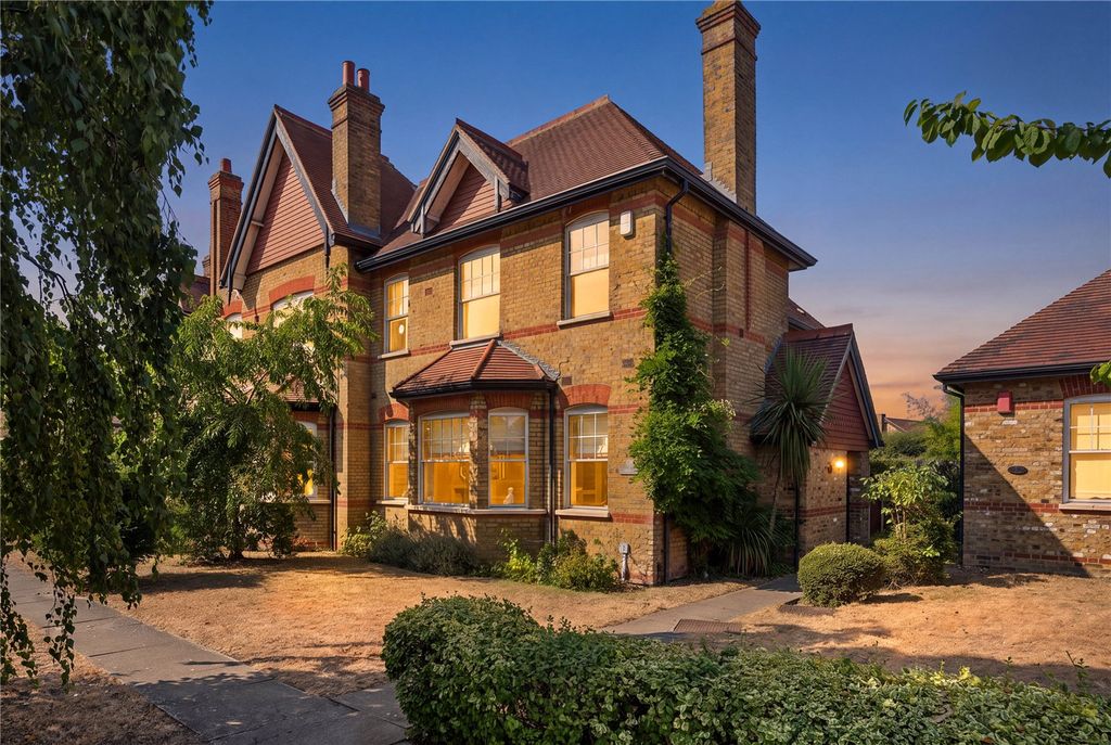 Property photo 1 of 18 Twilight Edit