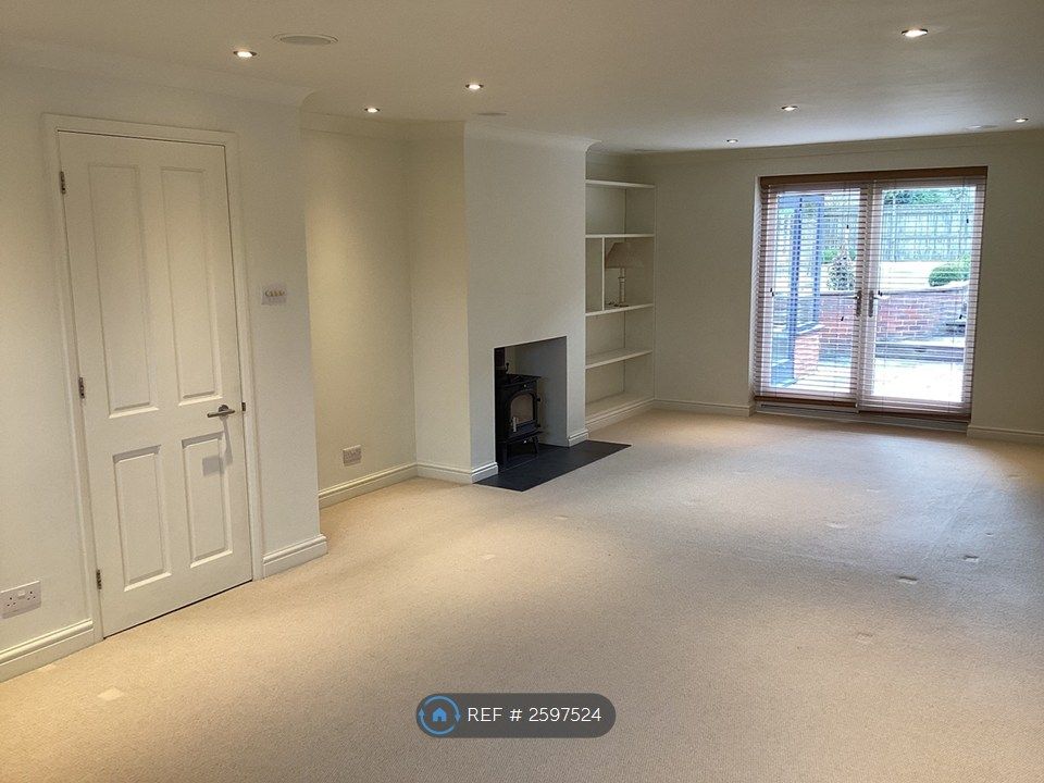 Property photo 2 of 7 Sitting/Dinning Room