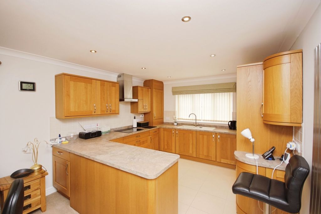 Property photo 2 of 17 Photo