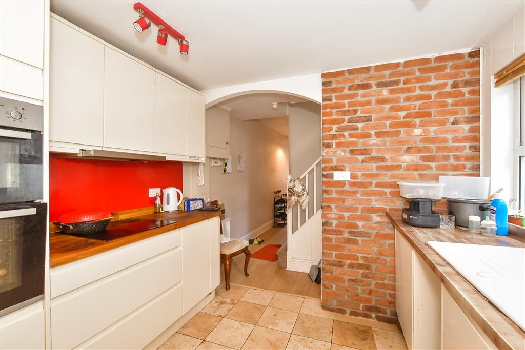 Property photo 3 of 8 Kitchen