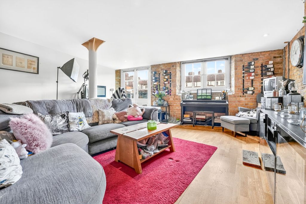 Property photo 1 of 18