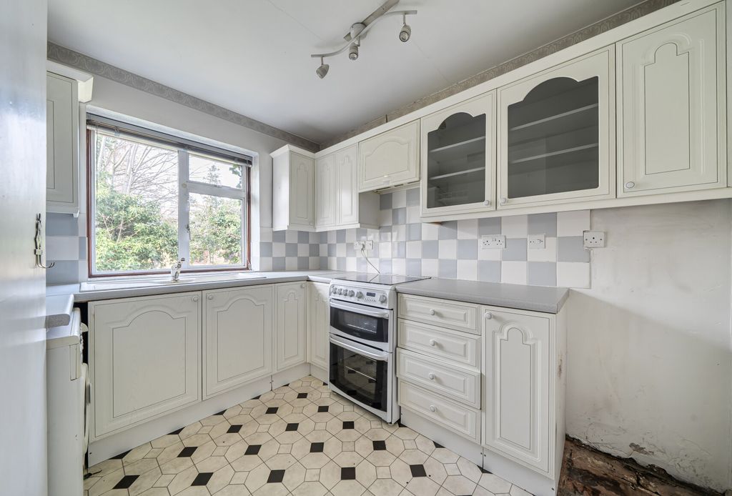 Property photo 2 of 8 1435048-8-69c15ee...