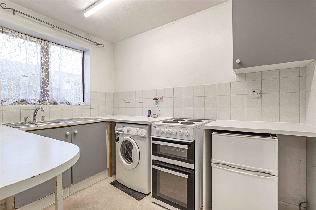 Property photo 3 of 8 Picture No. 06