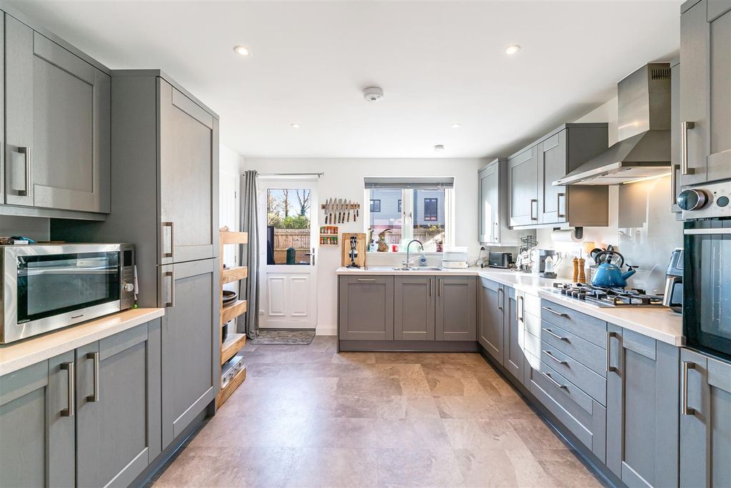 Property photo 3 of 17 Kitchen/Diner