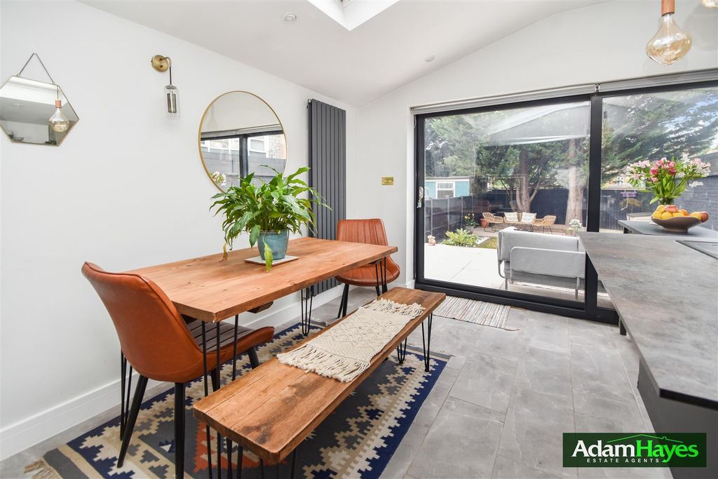 Property photo 3 of 21 6Mifirzqa0-9Tsnbrsdr5Q.Jpg