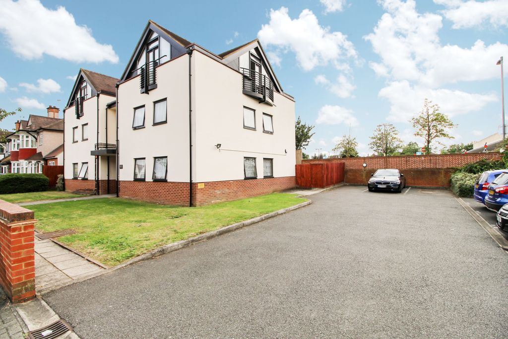 Property photo 1 of 18 Two Bedroom Ground Floor Flat To Rent