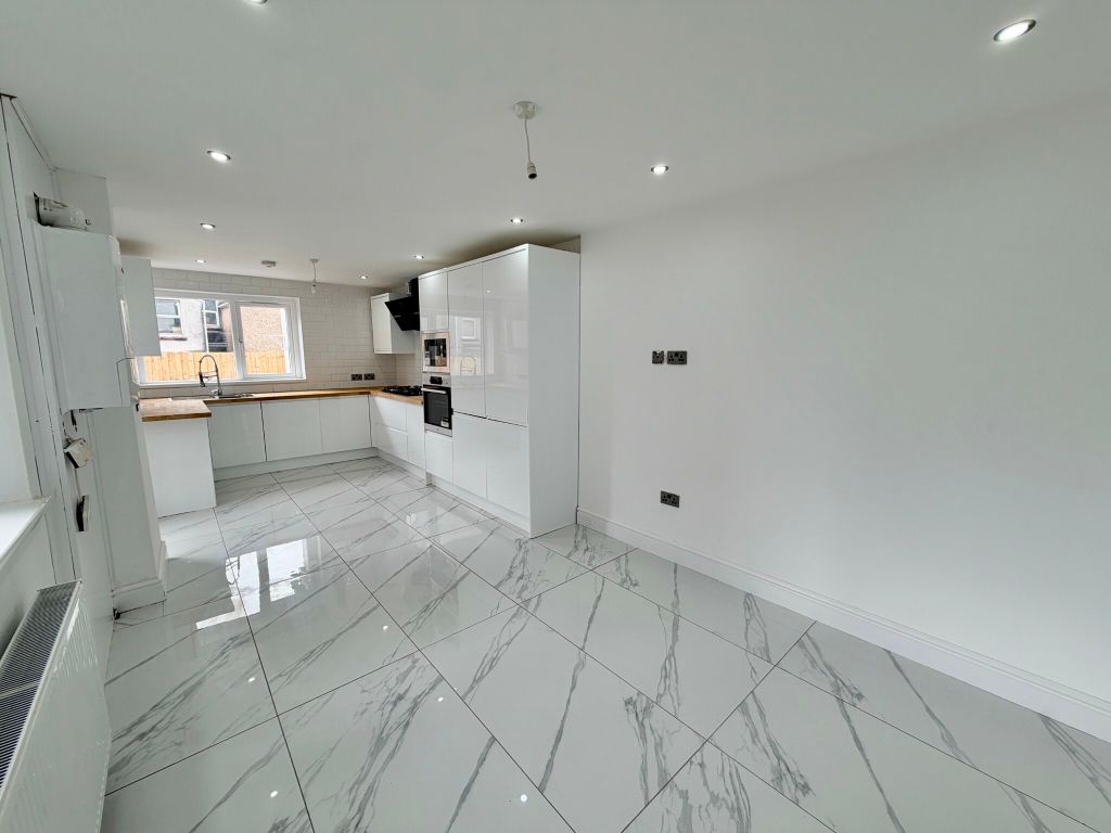 Property photo 2 of 34