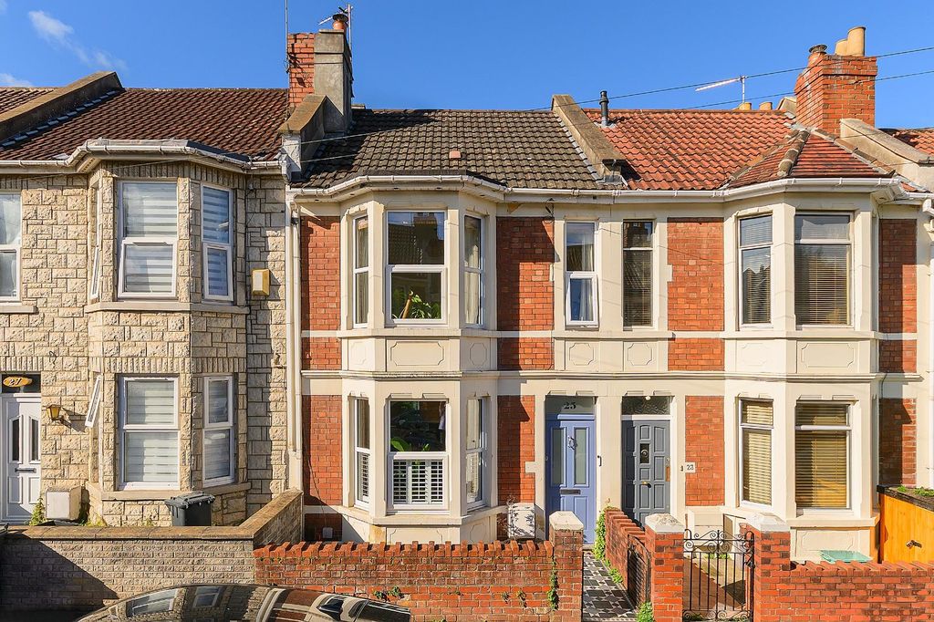 Property photo 2 of 34 2R5Rbn - External B.Jpg