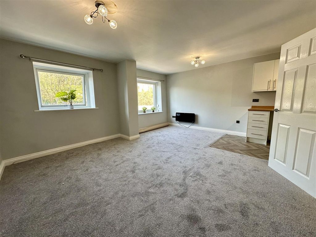 Property photo 2 of 12 Lounge/Diner