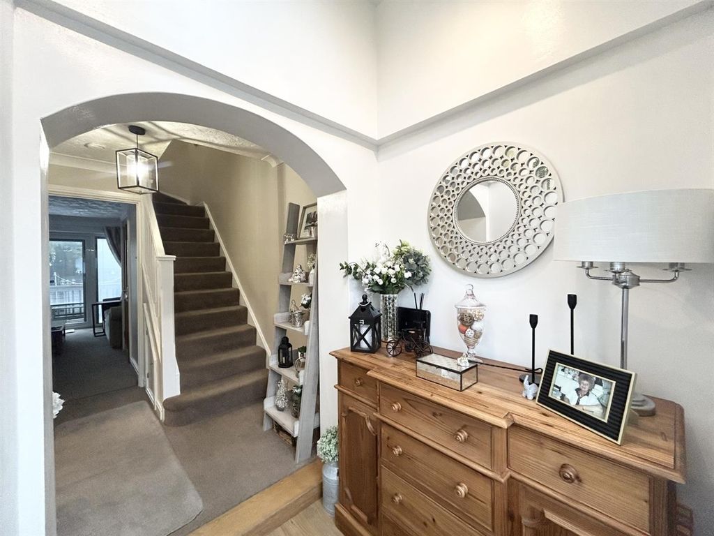 Property photo 3 of 16 E2d17B7d-8200-4E13-95A8-B1035A0c77Ae.Jpg