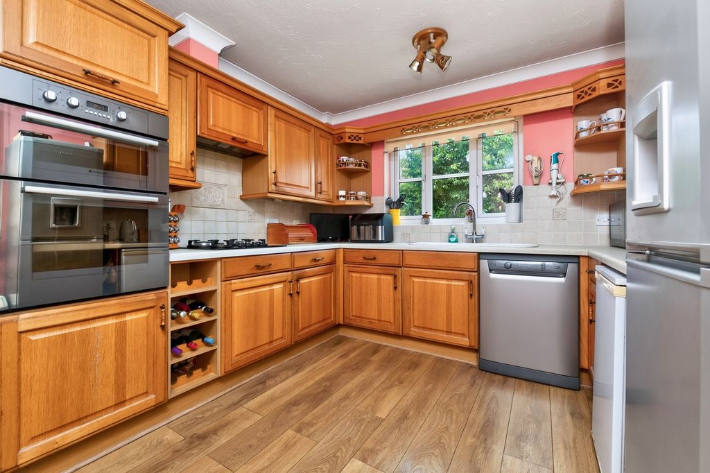 Property photo 2 of 30 Pbox-Img.Jpg