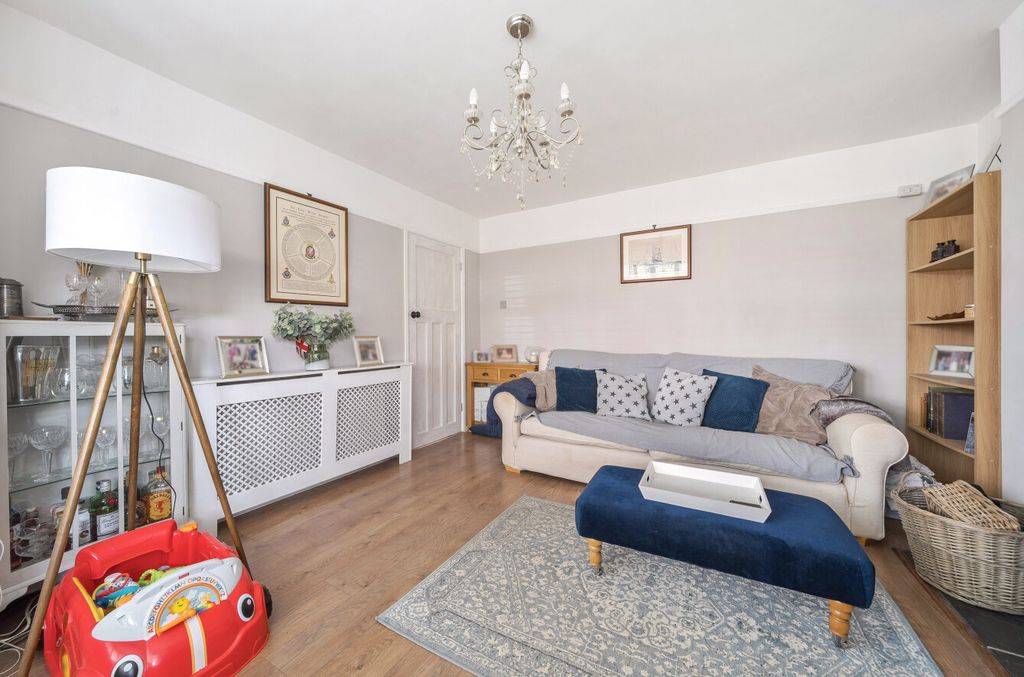Property photo 3 of 11 1456266-27-6A05E2...
