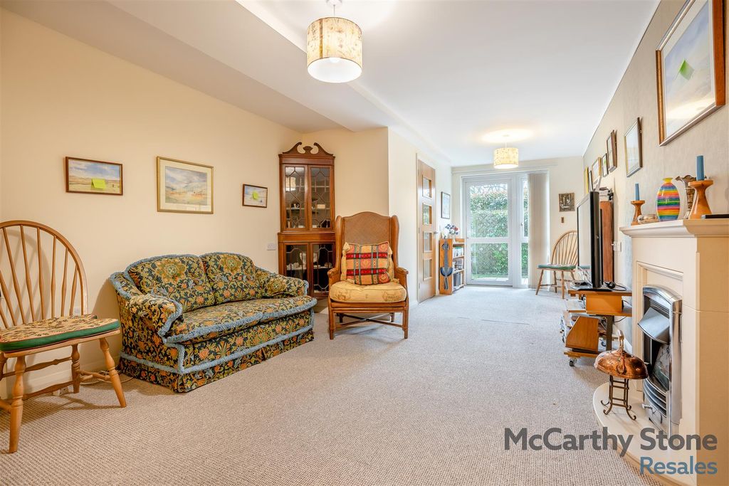 Property photo 2 of 34 8639216-Interior24.Jpg
