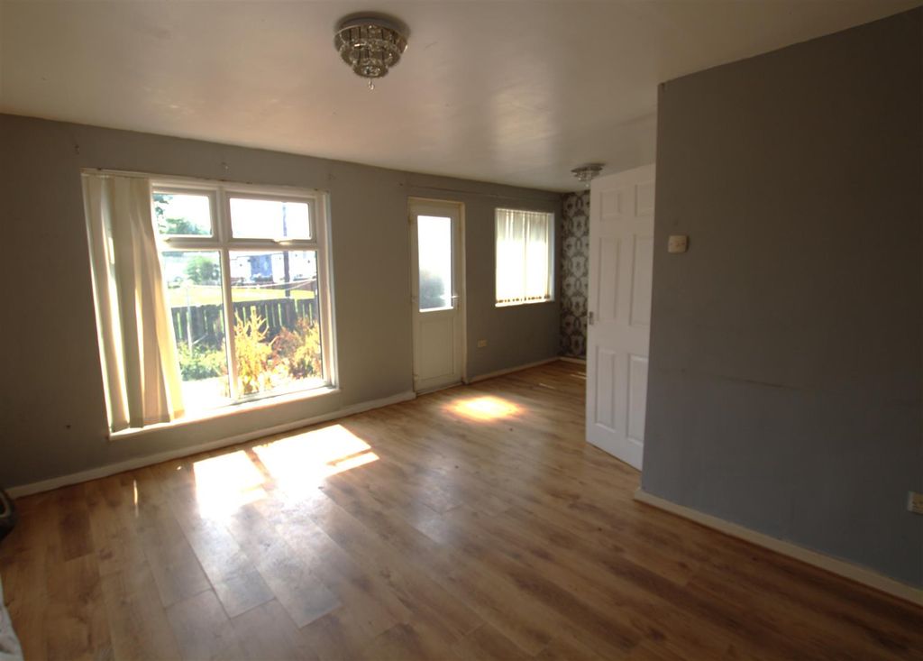 Property photo 3 of 12 Lounge.Jpg