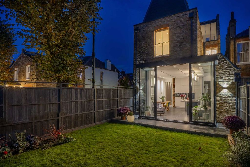 Property photo 3 of 25