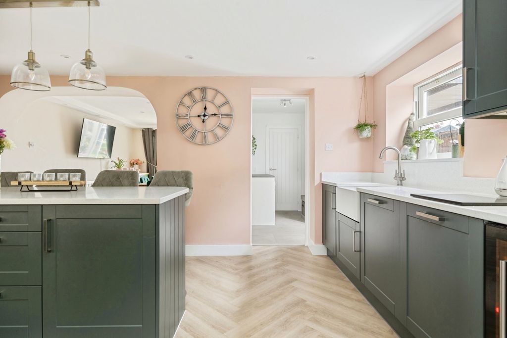 Property photo 2 of 17 Photo