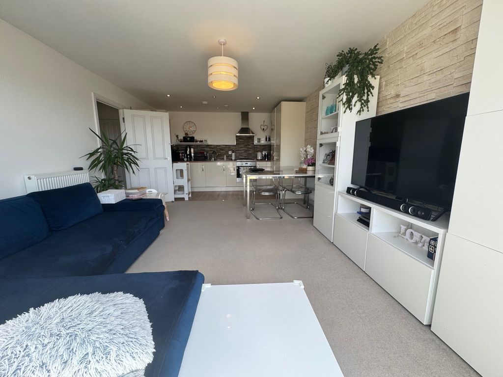 Property photo 2 of 31