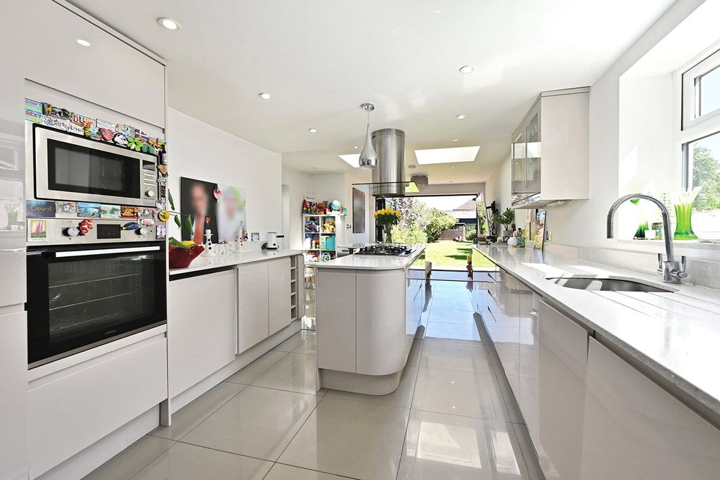 Property photo 2 of 19 Picture No. 27