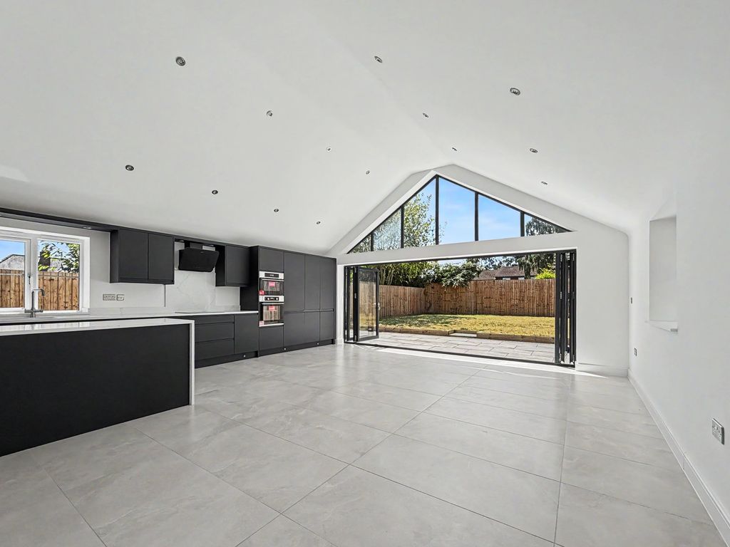 Property photo 1 of 32