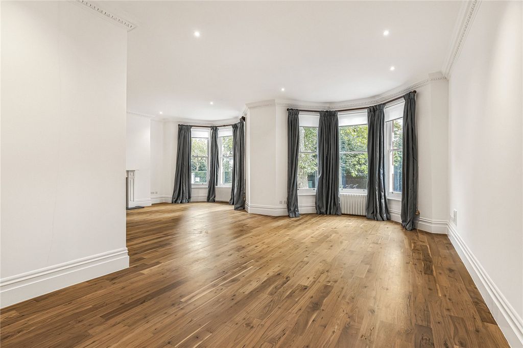 Property photo 2 of 32