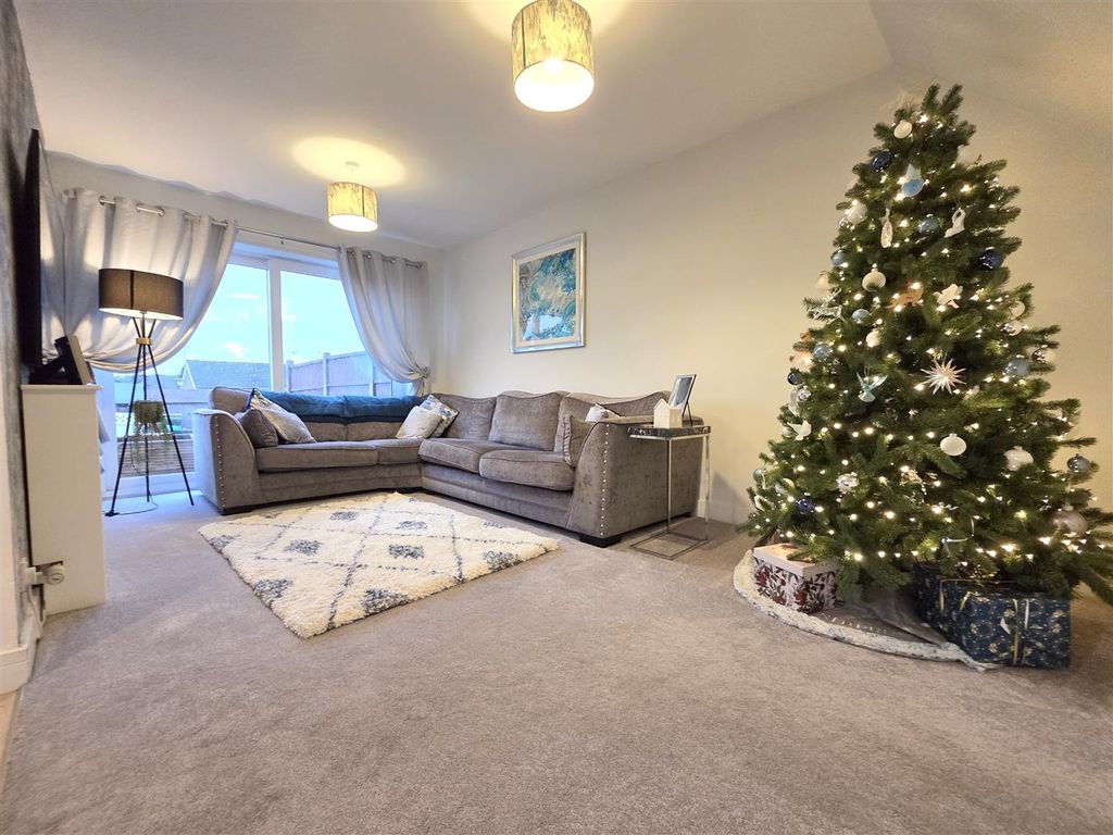 Property photo 3 of 14 Living Room