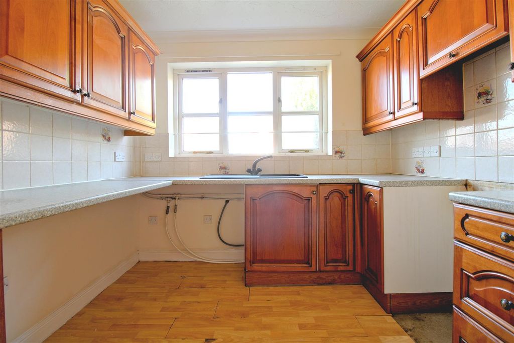 Property photo 3 of 24 Kitchen