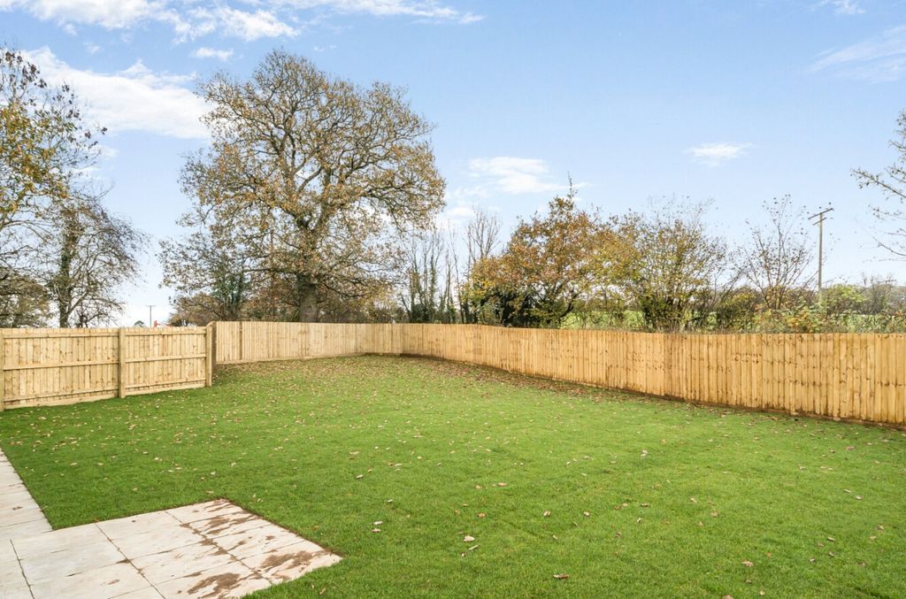 Property photo 2 of 19 Picture No. 28