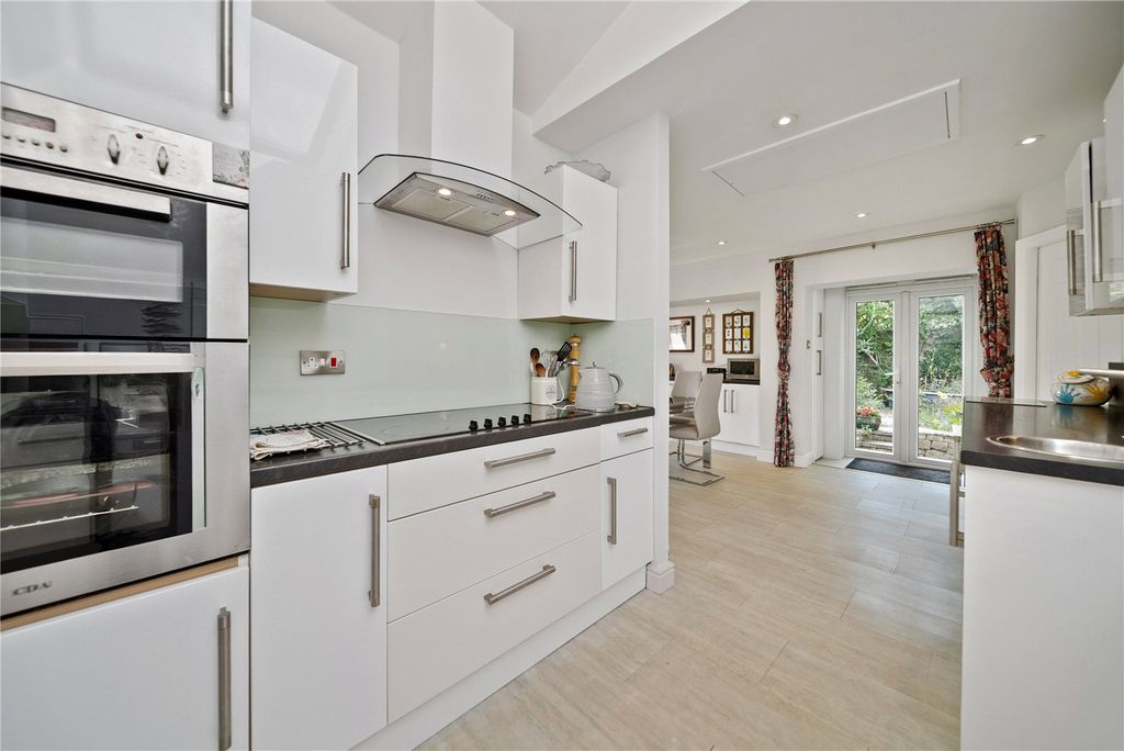 Property photo 2 of 18 Dining Kitchen