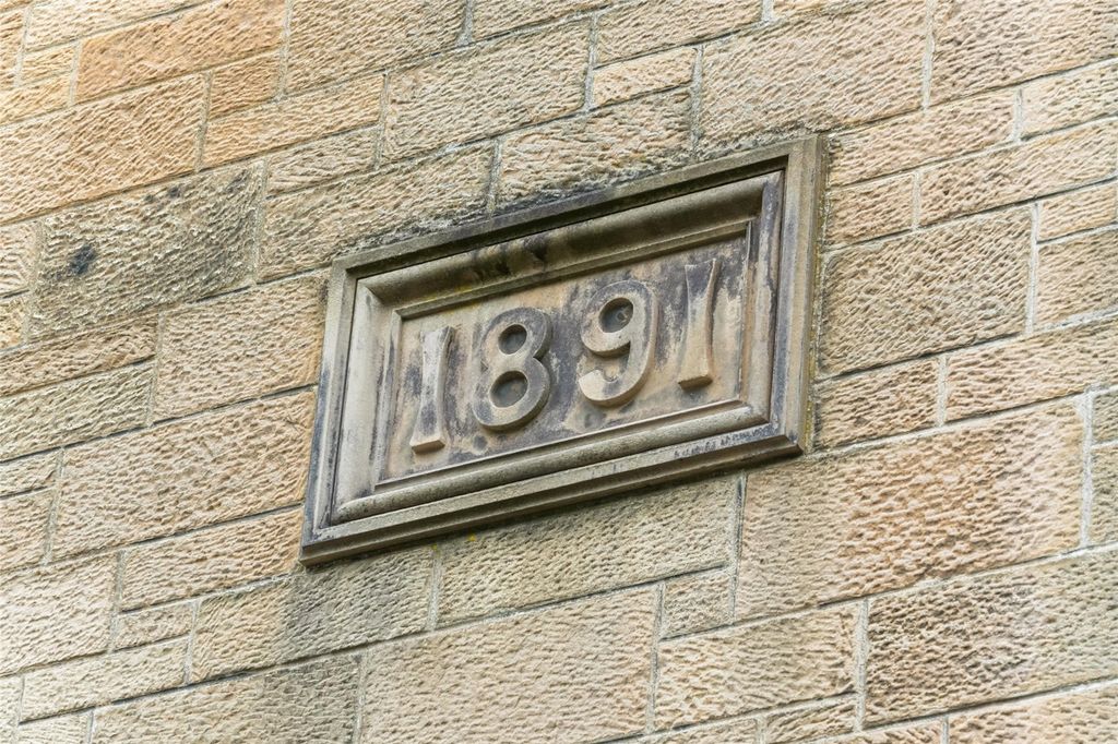 Property photo 2 of 19 Building Date