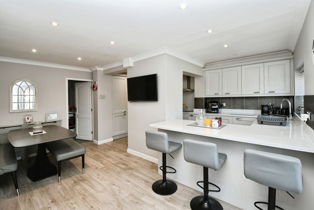 Property photo 2 of 18 Kitchen Diner