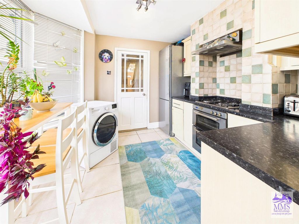 Property photo 2 of 17 Cam04098G0-Pr0136-Still006.Jpg