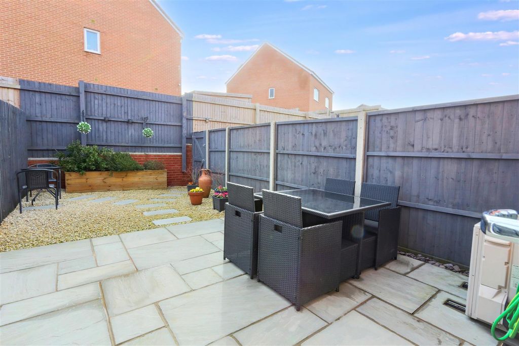 Property photo 2 of 20