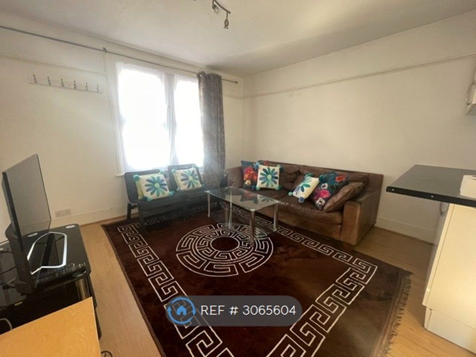 Property photo 1 of 12 Lounge