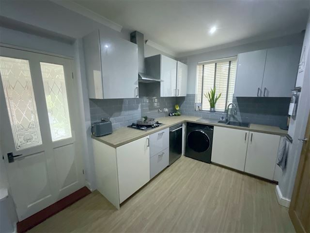 Property photo 3 of 21 Kitchen