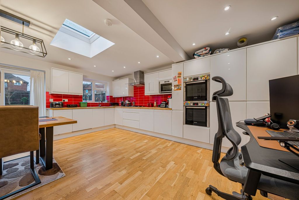 Property photo 2 of 19 Picture No. 13