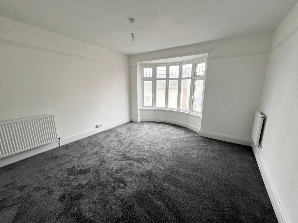 Property photo 2 of 13 Bedroom Front Porthcawl Cf36